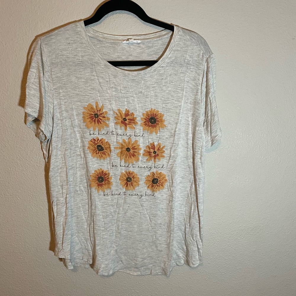 Maurices be kind to every kind graphic tee yellow flowers, size large